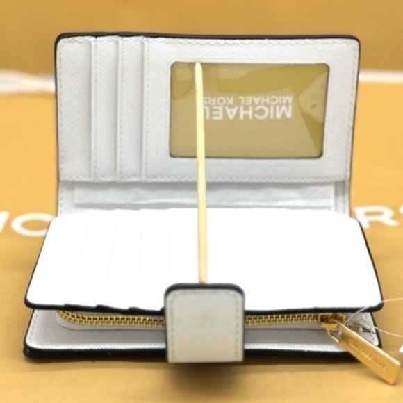 Michael Kors Medium Bifold Zip Chain Wallet Optic White - Picture 6 of 7